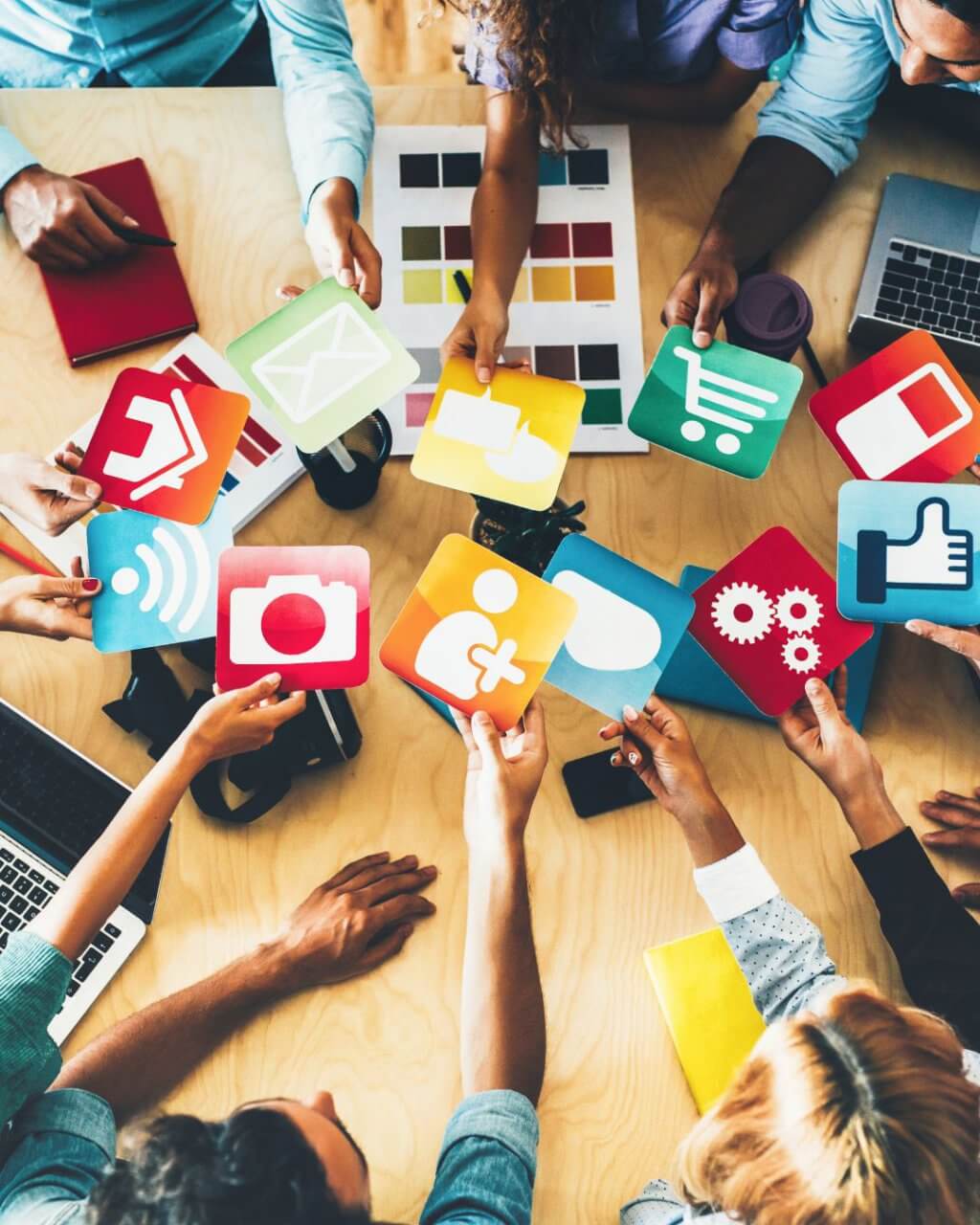 COME CAMBIANO I SOCIAL